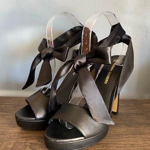 New w/o tag Hand Crafted Regina Romero Ribbon Tie Heels